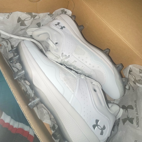 White Under Armour Cleats - Picture 2 of 4